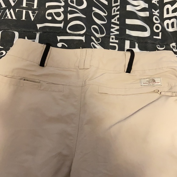 Never been worn before North Face pants/shorts - Picture 5 of 6